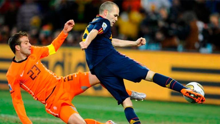 Iniesta pone fin a una carrera de “cuento” Iniesta pone fin a una carrera de “cuento”