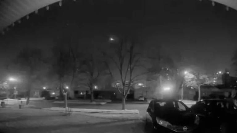 Una cámara capta la luz cegadora de un meteorito en Canadá Una cámara capta la luz cegadora de un meteorito en Canadá