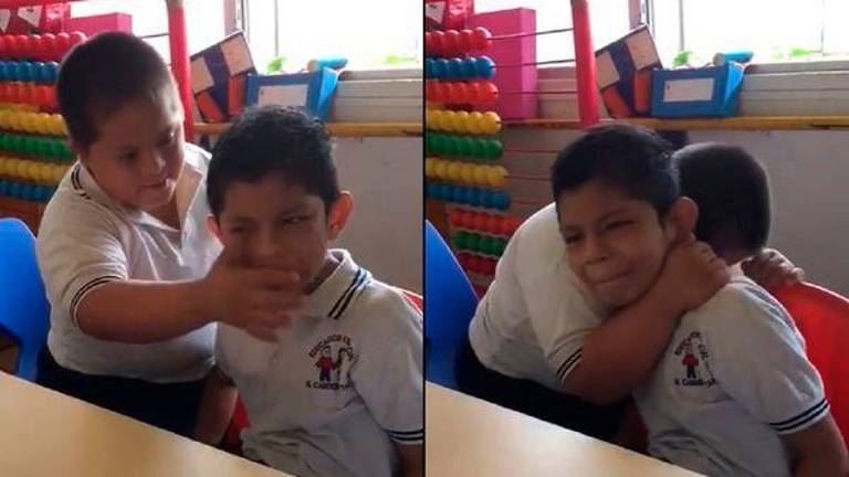 Las redes se enamoran de un niño con síndrome de Down que ayuda a calmarse a otro con autismo Las redes se enamoran de un niño con síndrome de Down que ayuda a calmarse a otro con autismo