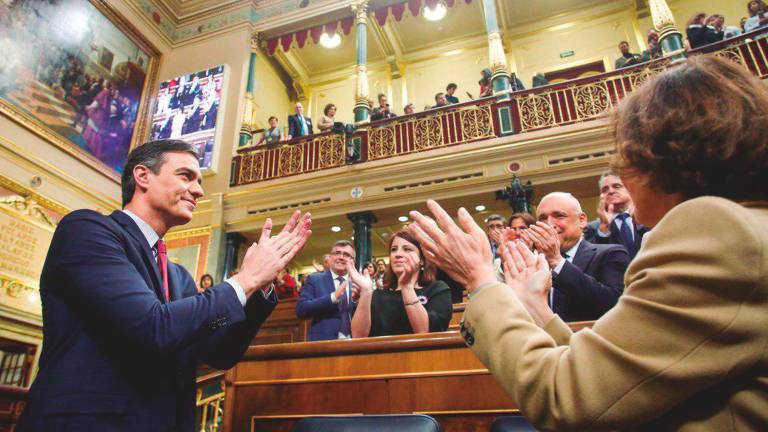 Investidura conseguida con los apoyos rechazados en campaña Investidura conseguida con los apoyos rechazados en campaña