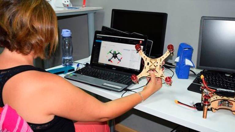 Los centros Guadalinfo de Villacarrillo y Mengíbar impartirán talleres de tecnología con drones Los centros Guadalinfo de Villacarrillo y Mengíbar impartirán talleres de tecnología con drones