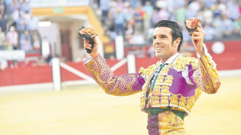 Puerta grande para la gran conquista jiennense de Emilio de Justo Puerta grande para la gran conquista jiennense de Emilio de Justo