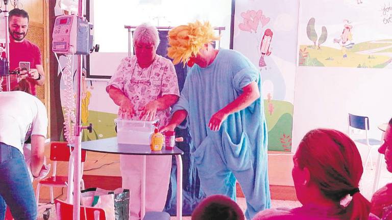 “Flojete”sigue con su visita a hospitales “Flojete”sigue con su visita a hospitales