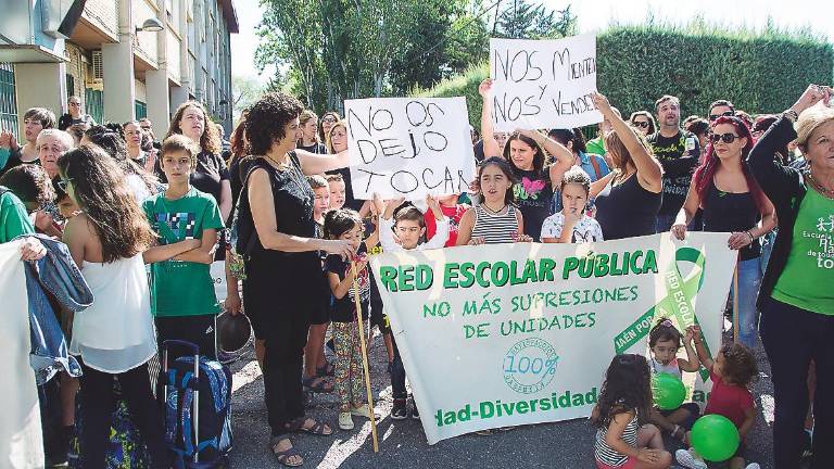 El alumnado del “Juan Pasquau” no entra a clase El alumnado del “Juan Pasquau” no entra a clase