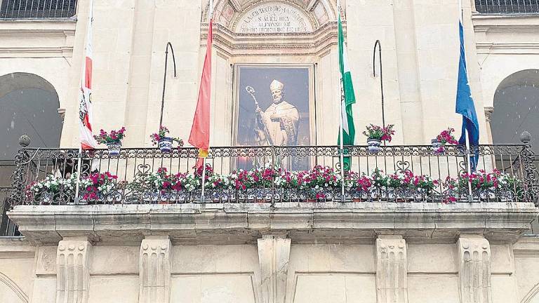 San Eufrasio luce ya en el balcón del Ayuntamiento