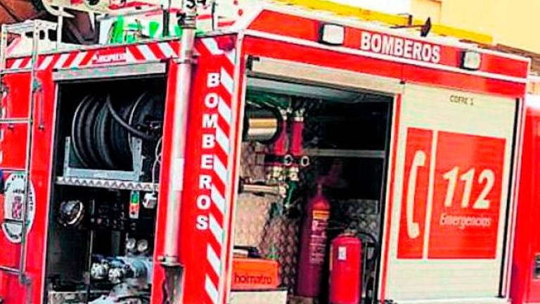 Dos afectados por inhalar humo en un incendio en Torreblascopedro Dos afectados por inhalar humo en un incendio en Torreblascopedro