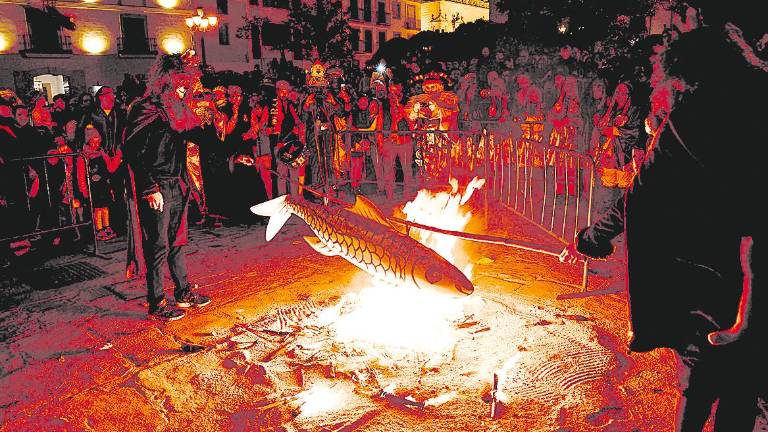 Cortejo fúnebre para despedir a Don Carnal