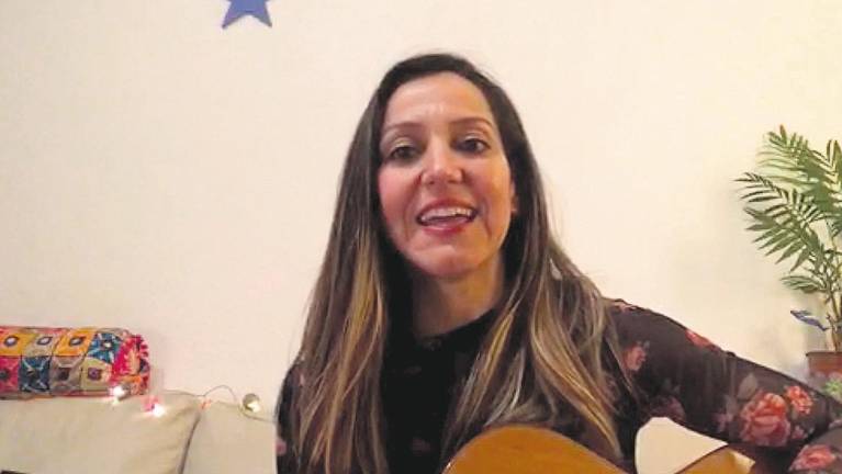 “Acústicos por aquí” lleva la música al salón de casa “Acústicos por aquí” lleva la música al salón de casa
