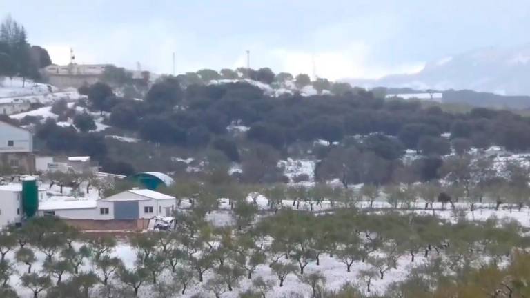 Santiago de la Espada bajo un manto blanco