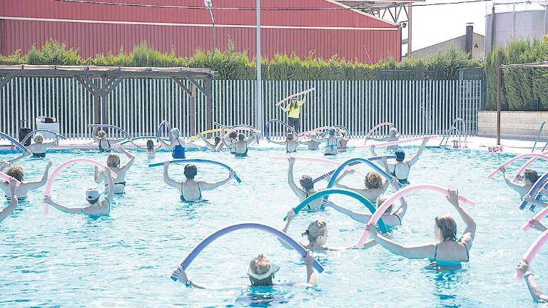 Atrayentes propuestas deportivas en las piscinas Atrayentes propuestas deportivas en las piscinas