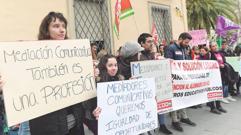 Colectivos profesionales mantienen sus protestas Colectivos profesionales mantienen sus protestas