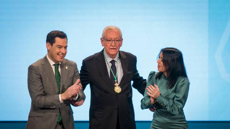 Aplausos merecidos a una vida Aplausos merecidos a una vida