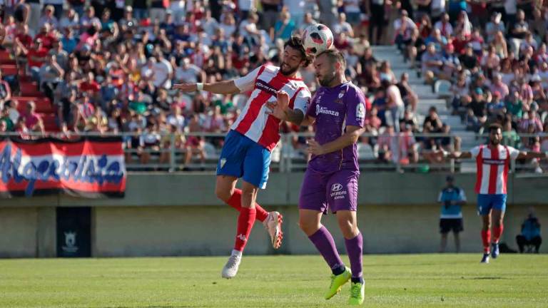 El Real Jaén se estrella ante el muro de Romero El Real Jaén se estrella ante el muro de Romero