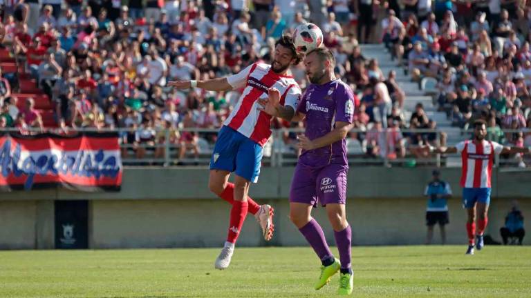 El Real Jaén se estrella ante el muro de Romero