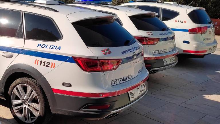 Dos detenidos en Vitoria por sustraer cerca de 100.000 euros a un anciano tras ganarse su confianza Dos detenidos en Vitoria por sustraer cerca de 100.000 euros a un anciano tras ganarse su confianza