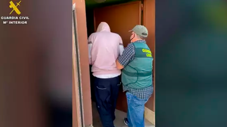 Una detención de la Guardia Civil en Alicante desarticula una red que planeaba atentados en Afganistán Una detención de la Guardia Civil en Alicante desarticula una red que planeaba atentados en Afganistán