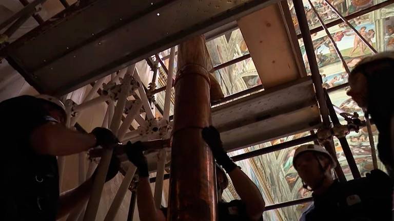 La Capilla Sixtina se prepara para el cónclave donde se elegirá al sucesor de Francisco La Capilla Sixtina se prepara para el cónclave donde se elegirá al sucesor de Francisco