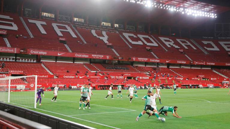 El Sevilla gana el derbi al Betis en seis minutos El Sevilla gana el derbi al Betis en seis minutos