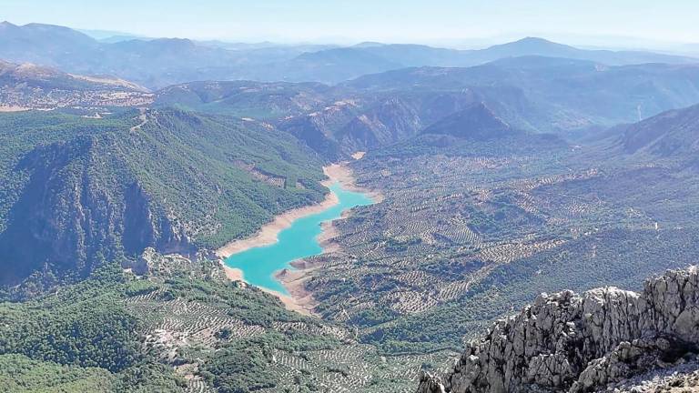 Embalses a rebosar y con reservas al 79%, ¿a dónde ha ido el agua en una década? Embalses a rebosar y con reservas al 79%, ¿a dónde ha ido el agua en una década?