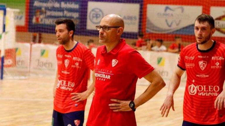 Javier Roca sigue al mando del Oleoinnova Mengíbar y vuelve Marco Mandado Javier Roca sigue al mando del Oleoinnova Mengíbar y vuelve Marco Mandado