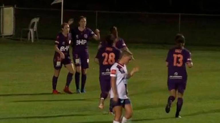 Celia Jiménez debuta con gol y derrota en Australia Celia Jiménez debuta con gol y derrota en Australia