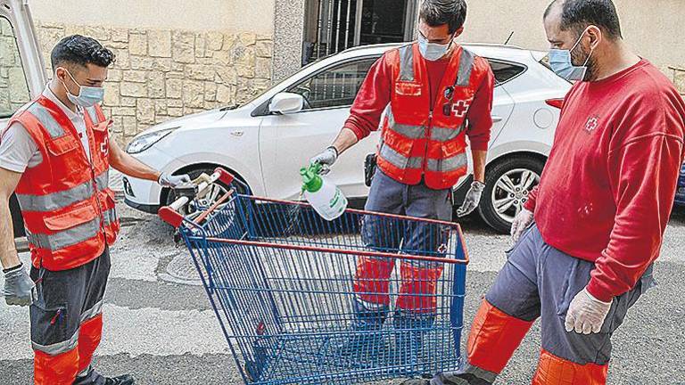 Ángeles de la guarda de rojo