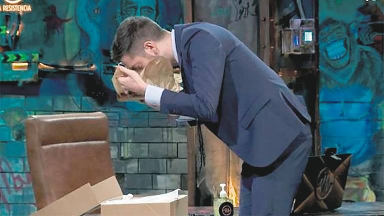 Broncano, una tarta y críticas por no respetar la normativa Broncano, una tarta y críticas por no respetar la normativa