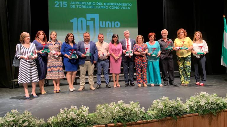 Reconocimientos a los que contribuyen al desarrollo Reconocimientos a los que contribuyen al desarrollo