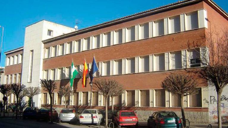 El temporal inunda el Colegio Almadén de Jaén El temporal inunda el Colegio Almadén de Jaén