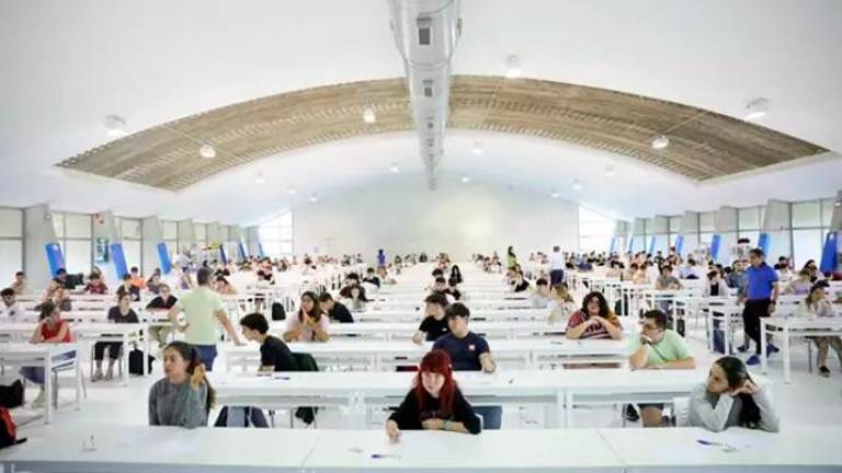 Andalucía adelantará la EBAU 2024 para facilitar el acceso a todas las universidades españolas Andalucía adelantará la EBAU 2024 para facilitar el acceso a todas las universidades españolas