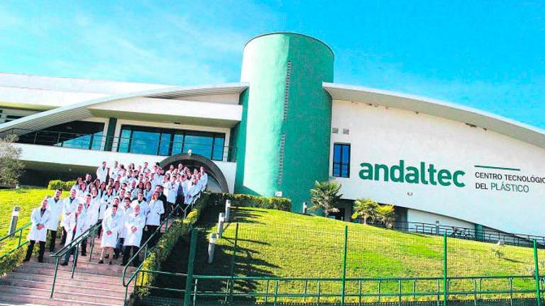 Andaltec pone en marcha un nuevo servicio de ensayos en cámara de choque térmico Andaltec pone en marcha un nuevo servicio de ensayos en cámara de choque térmico