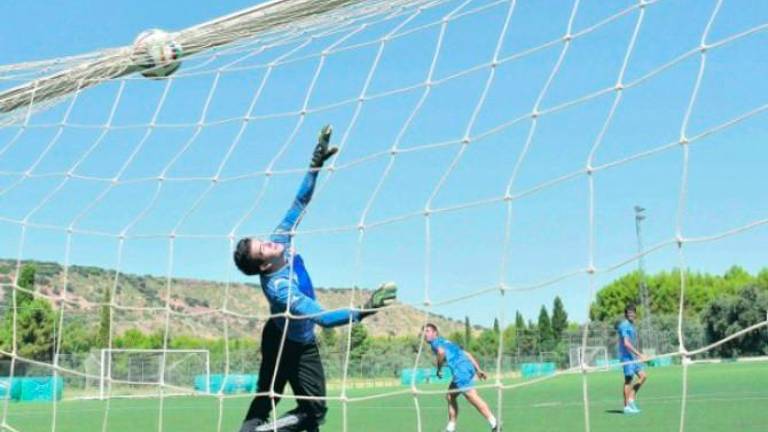 El Algeciras CF apuesta por jugadores blanco y azulillos El Algeciras CF apuesta por jugadores blanco y azulillos