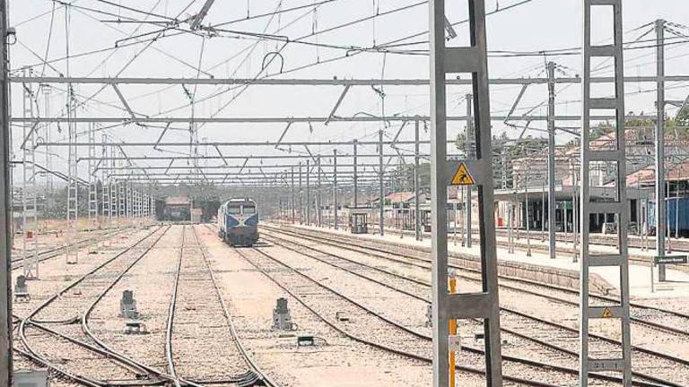 El tren a Madrid sufre otra avería y el traslado a Linares-Baeza se hace por carretera El tren a Madrid sufre otra avería y el traslado a Linares-Baeza se hace por carretera