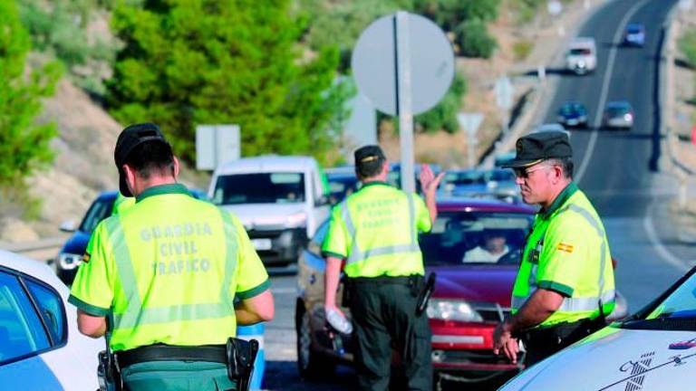 Positivos por alcoholemia en el 0,62% de los conductores y por drogas en el 35,8% Positivos por alcoholemia en el 0,62% de los conductores y por drogas en el 35,8%