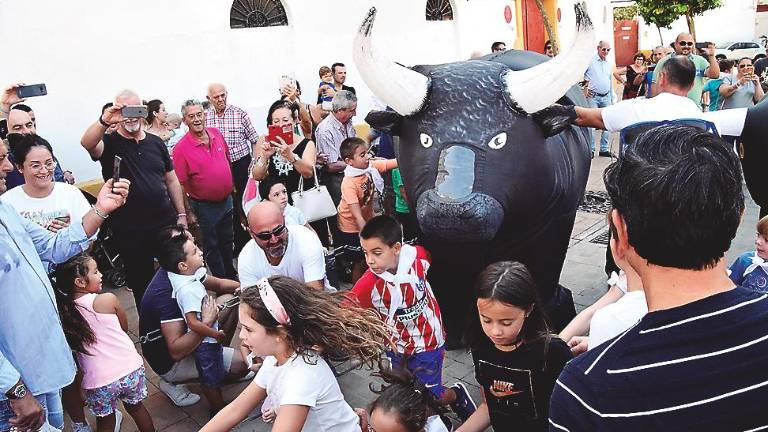 Divertido “encierro” infantil Divertido “encierro” infantil