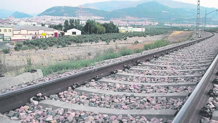 En busca de ese tren que pasa de largo sin llegar a la provincia En busca de ese tren que pasa de largo sin llegar a la provincia