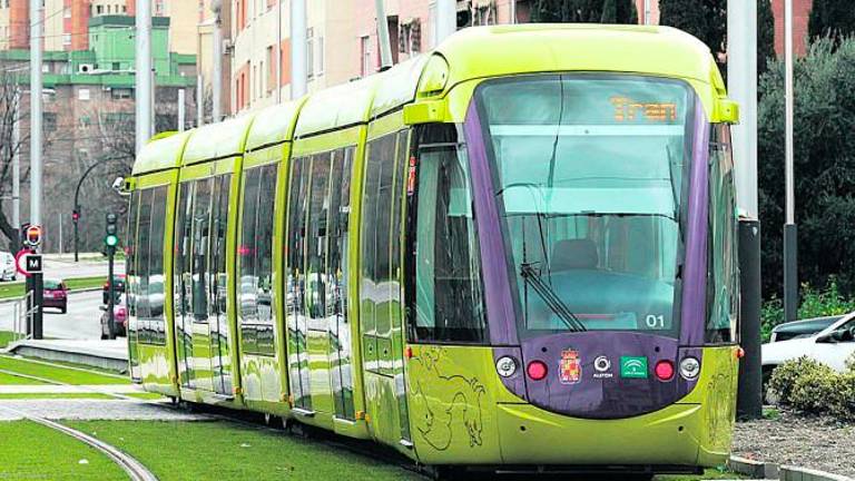 Ayuntamiento y Junta fijan los términos del acuerdo para desbloquear el tranvía Ayuntamiento y Junta fijan los términos del acuerdo para desbloquear el tranvía