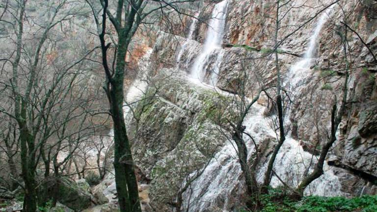 Rescatan a un joven tras sufrir una caída en la Cascada de la Cimbarra Rescatan a un joven tras sufrir una caída en la Cascada de la Cimbarra