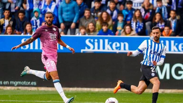 El Málaga consuma su descenso y dice adiós al fútbol profesional tras 25 años El Málaga consuma su descenso y dice adiós al fútbol profesional tras 25 años
