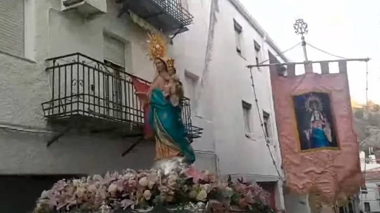 Celebración por partida doble en Cambil honrando al Cristo del Mármol y a la Virgen del Rosario Celebración por partida doble en Cambil honrando al Cristo del Mármol y a la Virgen del Rosario