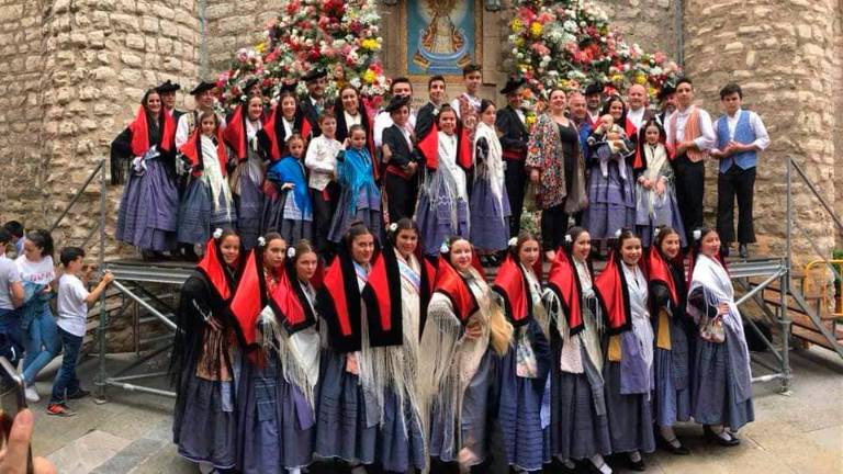 “Lola Torres” desea a los jiennenses un feliz Día de la Virgen de la Capilla “Lola Torres” desea a los jiennenses un feliz Día de la Virgen de la Capilla