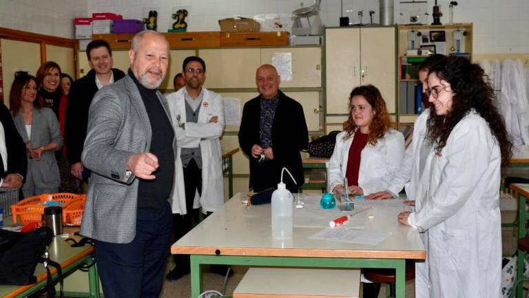 Imbroda conoce el método del IES Puerta de Arenas Imbroda conoce el método del IES Puerta de Arenas