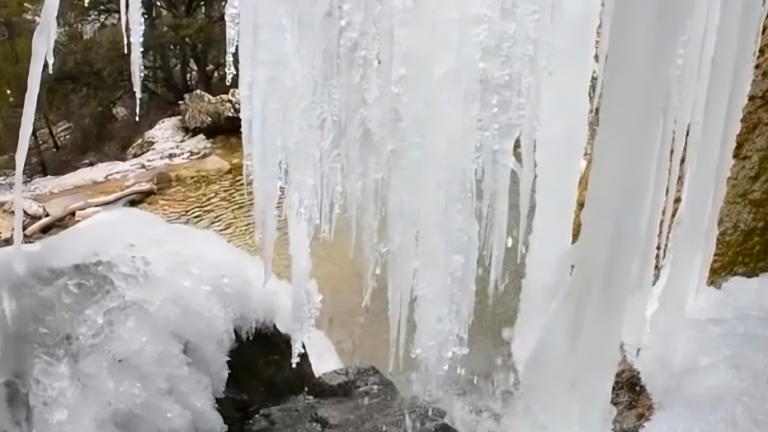 Un espectáculo de hielo en plena Sierra de Segura Un espectáculo de hielo en plena Sierra de Segura