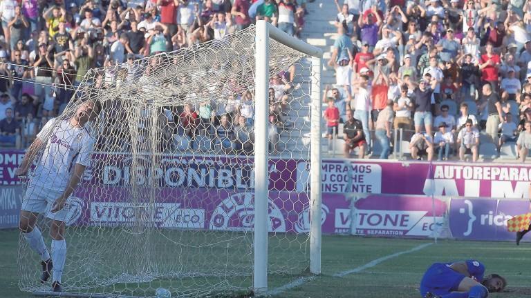 Joselu enmudece con su gol a La Victoria Joselu enmudece con su gol a La Victoria