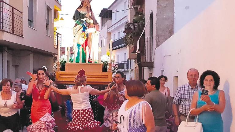 Santa Ana recorre las calles de Pozo Alcón Santa Ana recorre las calles de Pozo Alcón