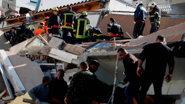 Al menos 16 muertos en un terremoto en Albania Al menos 16 muertos en un terremoto en Albania