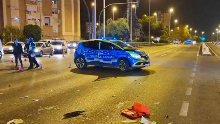 Muere un repartidor de comida a domicilio tras colisionar su moto con un turismo en Sevilla Muere un repartidor de comida a domicilio tras colisionar su moto con un turismo en Sevilla