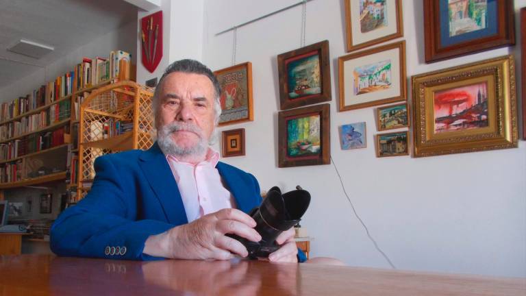“Durante los cinco años en que pude mantener la galería no dejé de acudir a ferias de arte que se celebraban en toda España” “Durante los cinco años en que pude mantener la galería no dejé de acudir a ferias de arte que se celebraban en toda España”