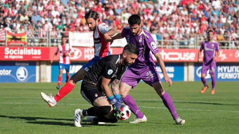 El Real Jaén se estrella ante el muro de Romero