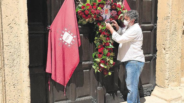 Cruz de Mayo Juvenil a beneficio de Cáritas